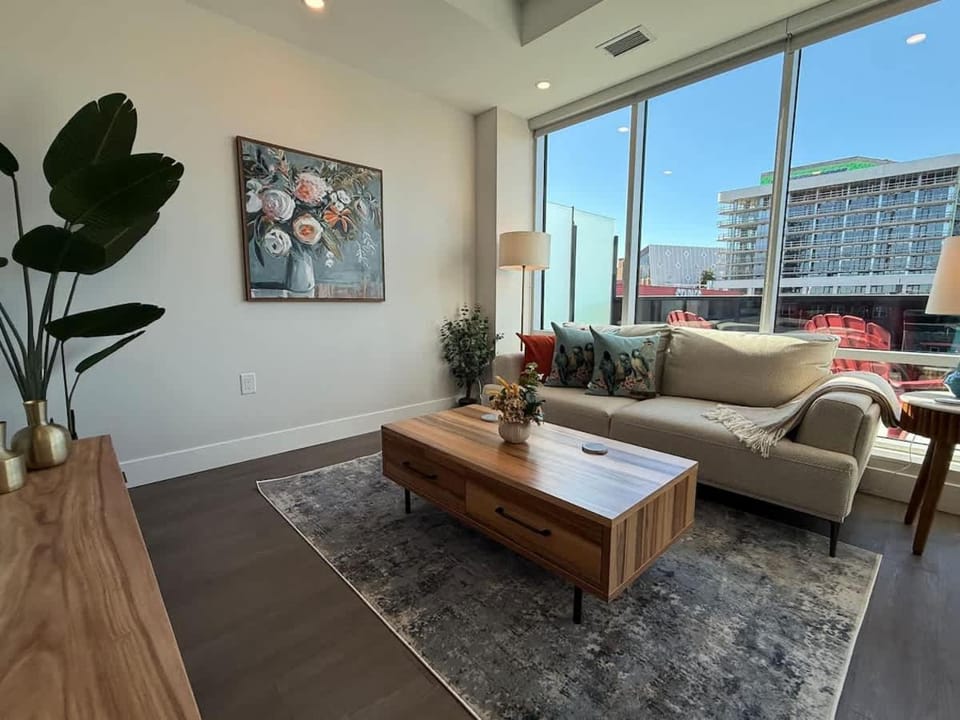 Penthouse downtown 1 Bedroom with 6 appliances Apartment in Dartmouth