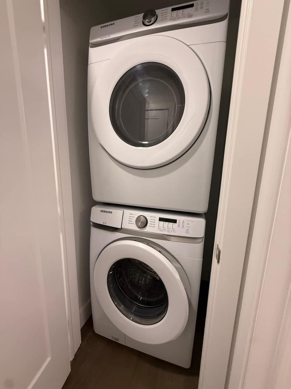 Waterfront penthouse 1 Bedroom with 6 appliances Apartment in Dartmouth