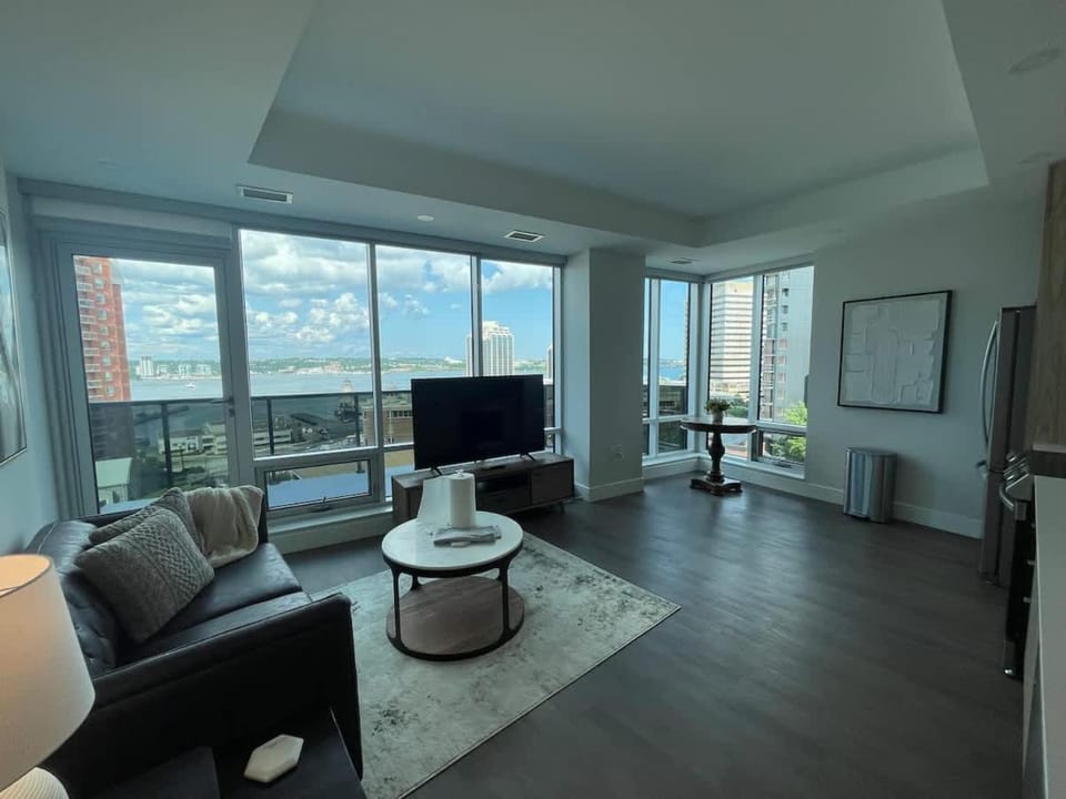 Waterfront downtown 1 Bedroom with 6 appliances Apartment in Dartmouth