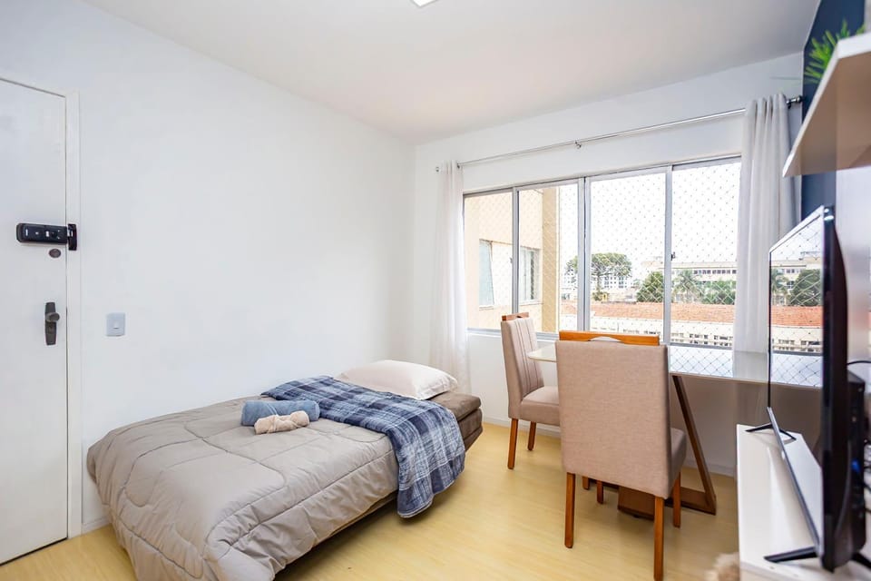 Bed, Living room, Seating area, Dining area