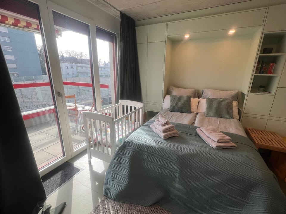 Bed, View (from property/room), Balcony/Terrace, Living room, Bedroom, cot, towels