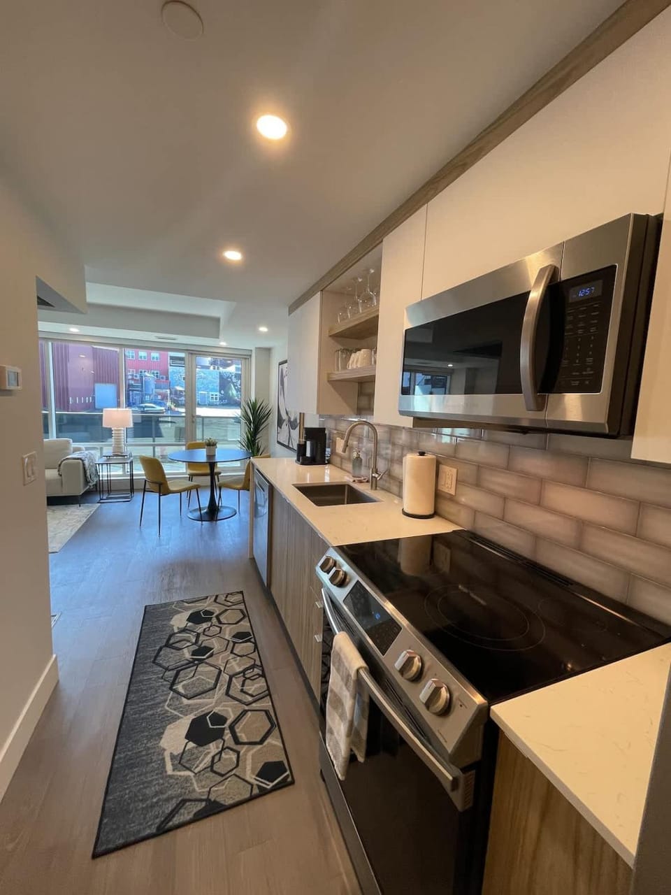 Downtown bright & cozy 1 BR with 6 appliances Apartment in Dartmouth