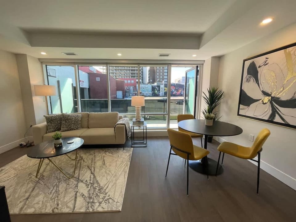 Downtown bright & cozy 1 BR with 6 appliances Apartment in Dartmouth