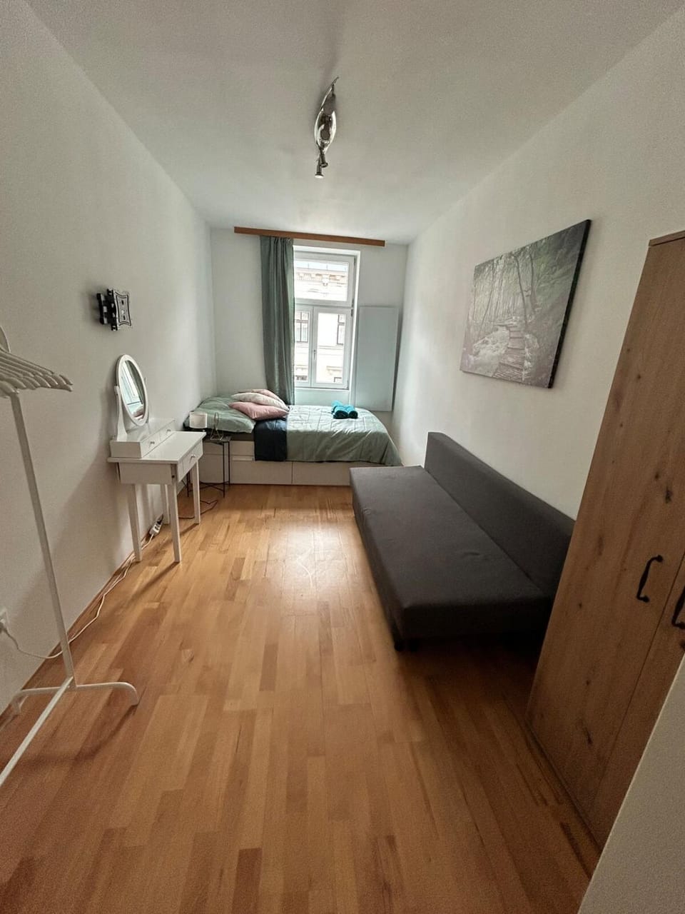 Bed, Living room, Photo of the whole room, Seating area, wardrobe