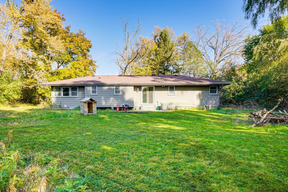Near Pewaukee Lake & Nature Preserve: Home w/ Yard House in Pewaukee