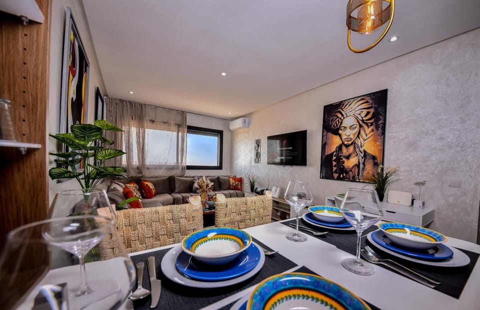 Communal lounge/ TV room, TV and multimedia, Living room, Seating area, Dining area