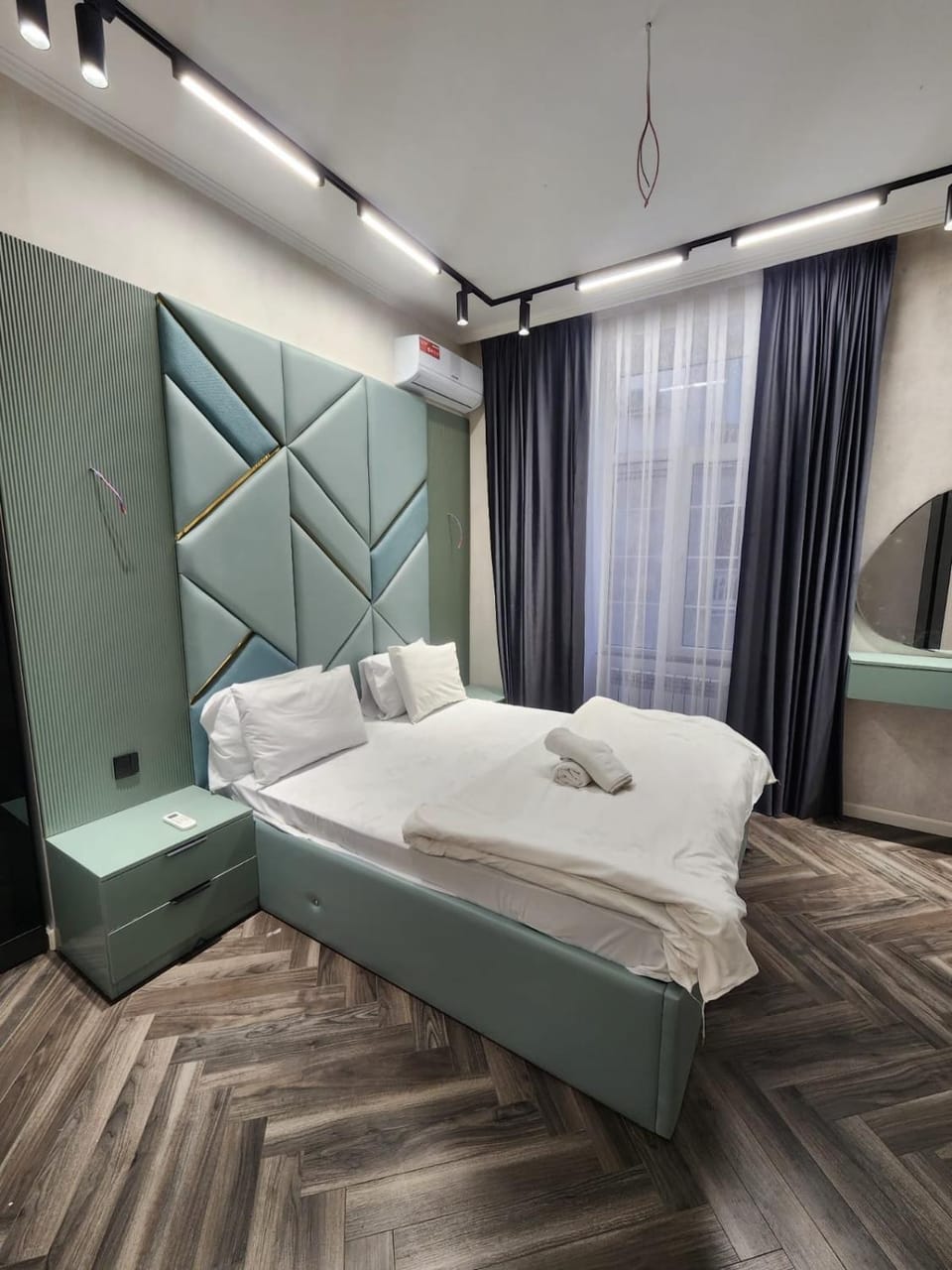 Bed, Photo of the whole room, Bedroom, towels