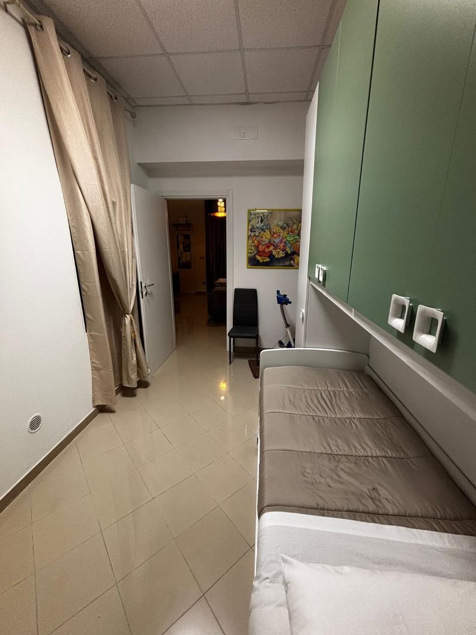 Bed, Photo of the whole room, Seating area, Bedroom