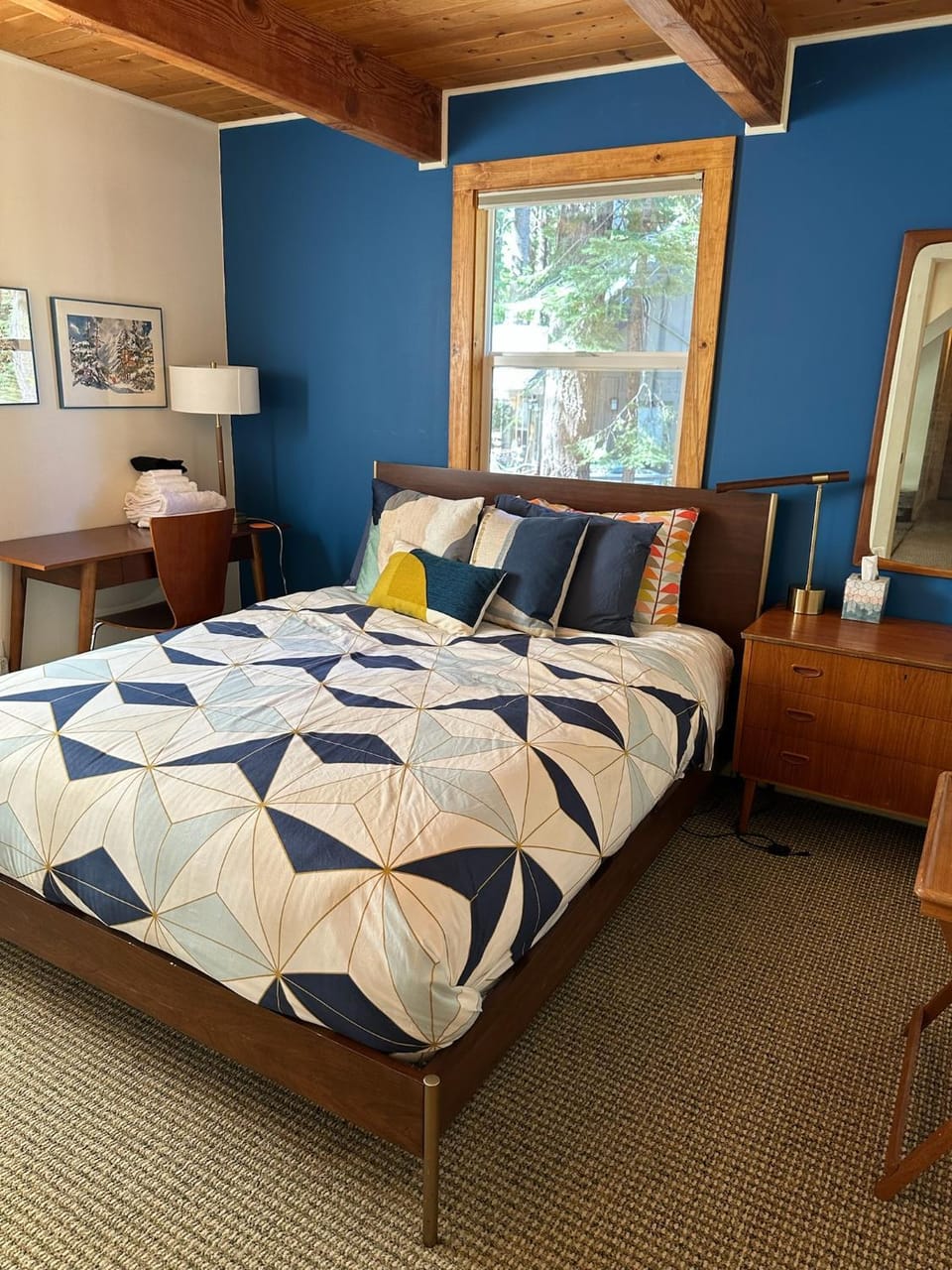 Tahoe Park HOA l Palisades l Hot Tub l Dogs OK House in Tahoe City