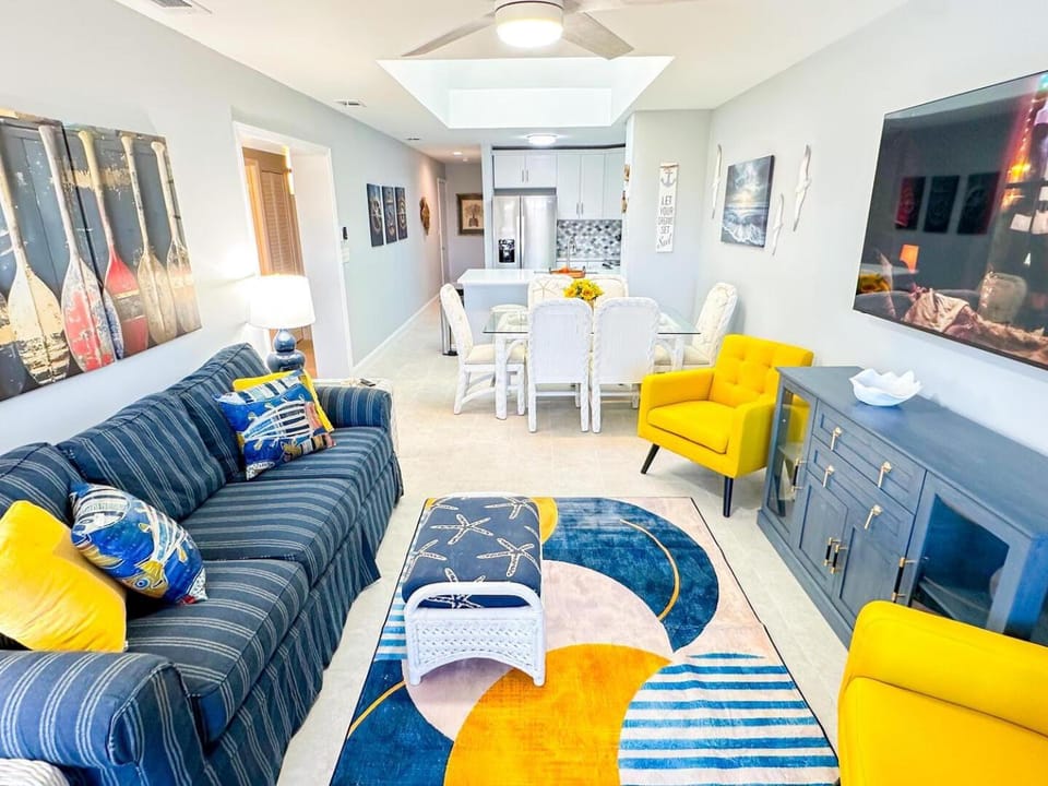 Communal lounge/ TV room, TV and multimedia, Living room, Seating area