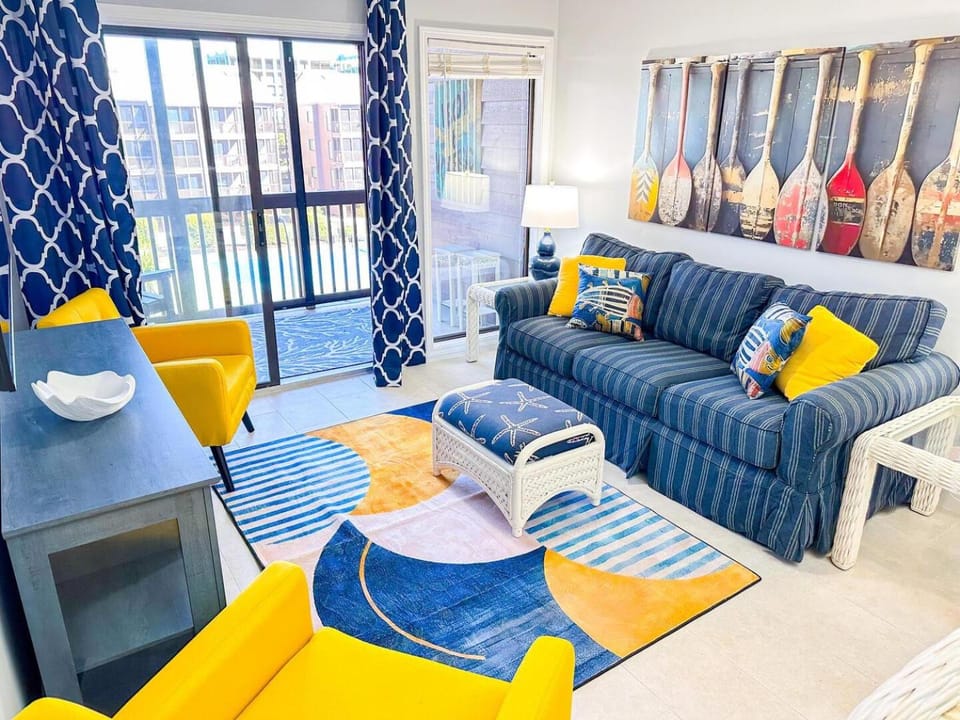 Living room, Seating area, air conditioner