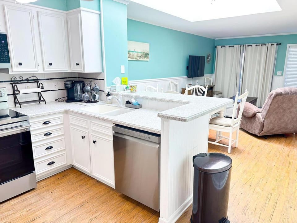 Kitchen or kitchenette, Living room, Dining area, dishwasher, oven, stove