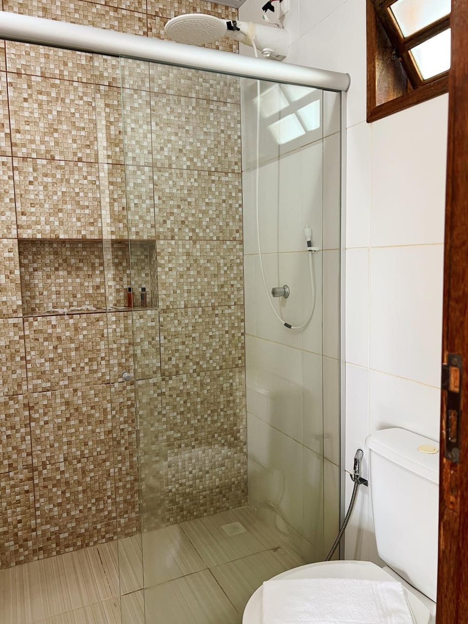 Shower, Toilet