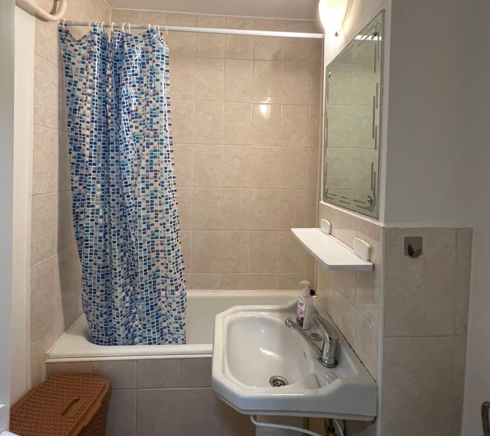 Garsonieră modernă pentru sejururi scurte Ramnicu Sărat -Dristor Apartment in Bucharest