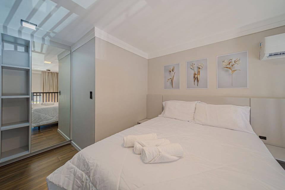 Bed, Bedroom, Seasons