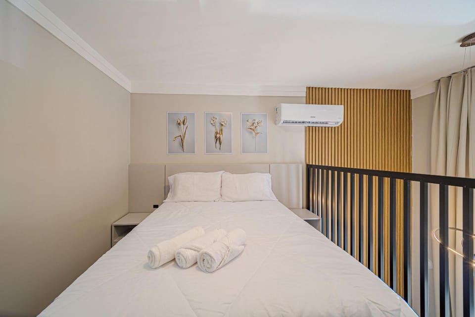 Bed, Bedroom, Seasons