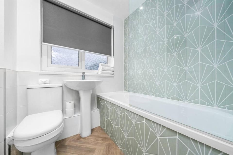 3-Bed Home in East Kilbride Ideal for Contractors & Longer Stays from Voyage Collection Apartment in East Kilbride