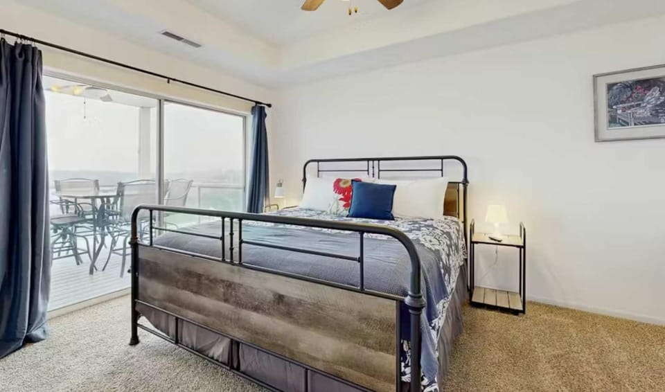 The Calm at Emerald Bay House in Lake of the Ozarks