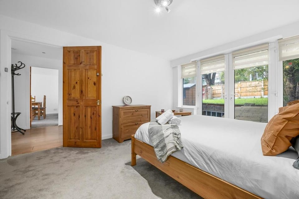 Two Bedroom House by Brookland Stays Serviced Accommodation Short Lets Middleton with Free WiFi Apartment in Manchester