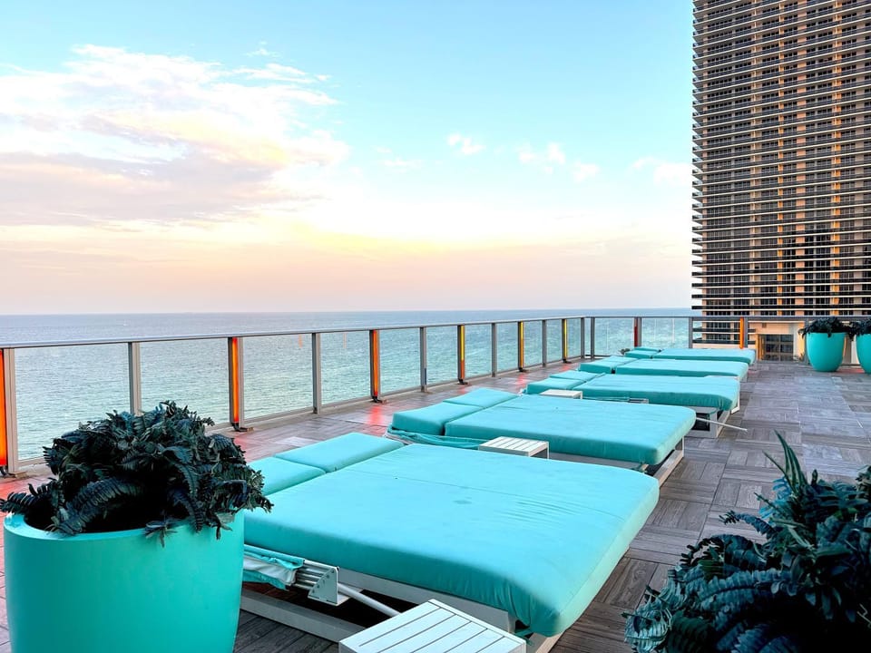 View (from property/room), Sea view, sunbed