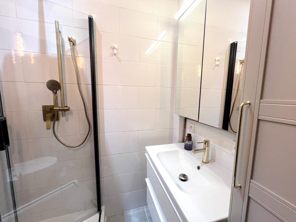 Shower, Bathroom