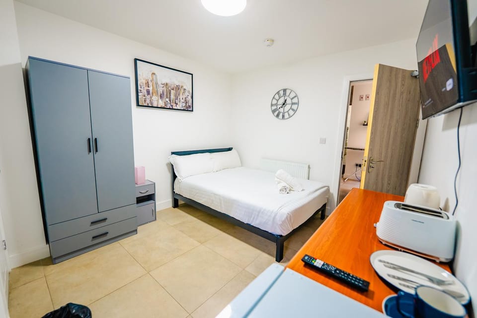 Communal lounge/ TV room, Bed, TV and multimedia, Bedroom, wardrobe