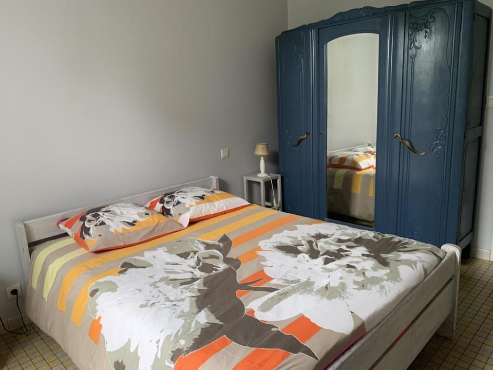 A linès House in Nouvelle-Aquitaine