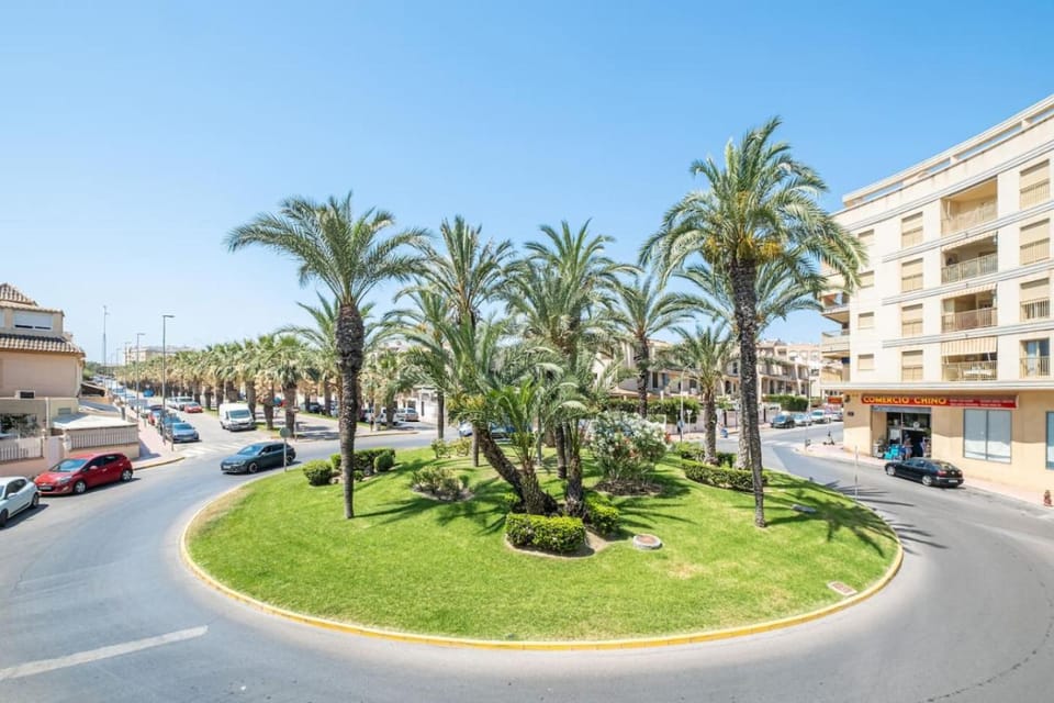 Day, Neighbourhood, City view, Street view