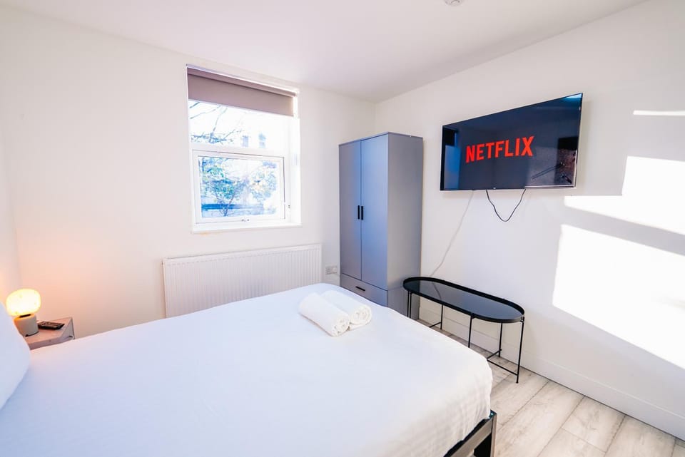 Communal lounge/ TV room, Bed, TV and multimedia, Photo of the whole room, Bedroom, wardrobe
