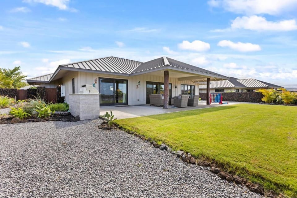 Property building, Day, Natural landscape, Garden