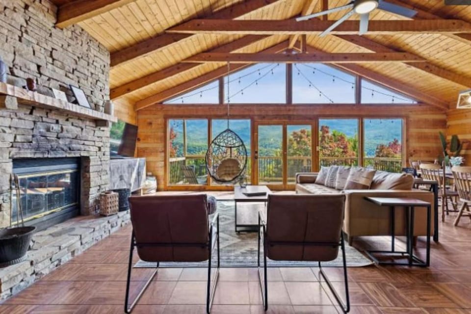 The Smoky Bear View Hot Tub Pool MORE House in Pittman Center