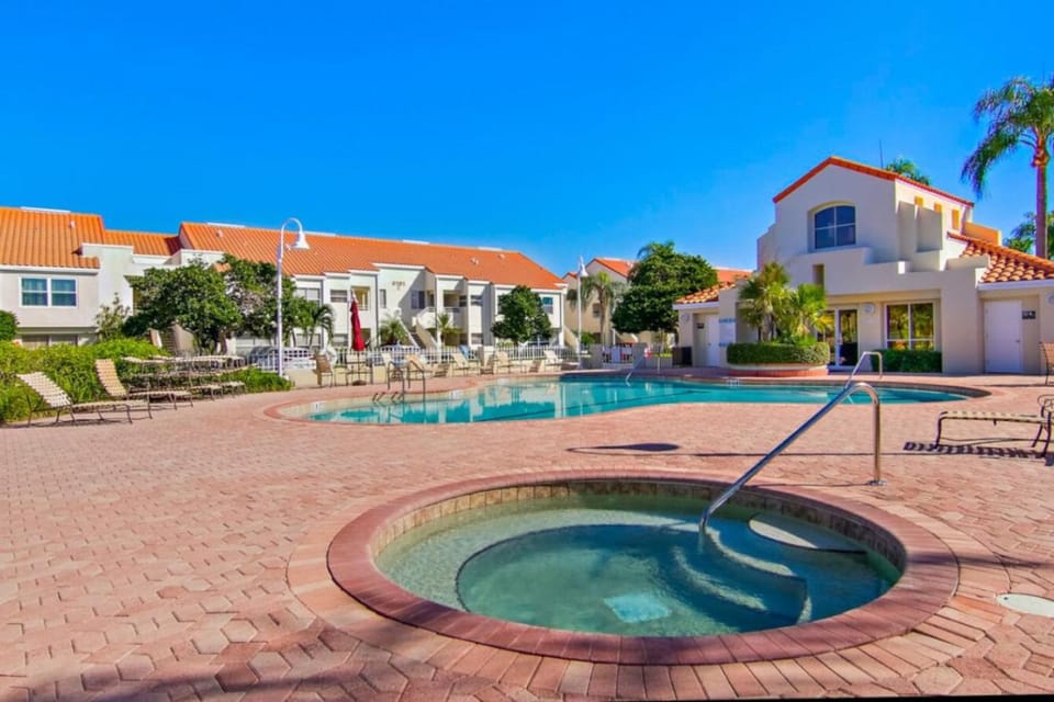 Hot Tub, Pool view, Swimming pool