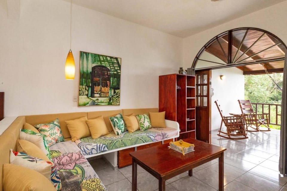 Villas el Parque 18A 1BR Central Apartment w Huge Patio Apartment in Quepos