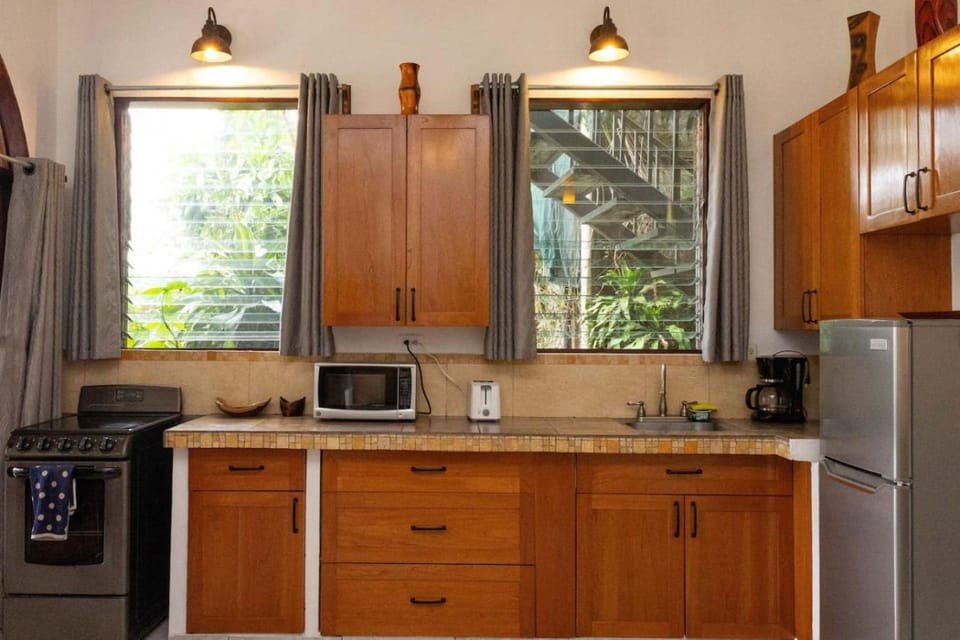 Villas el Parque 18A 1BR Central Apartment w Huge Patio Apartment in Quepos