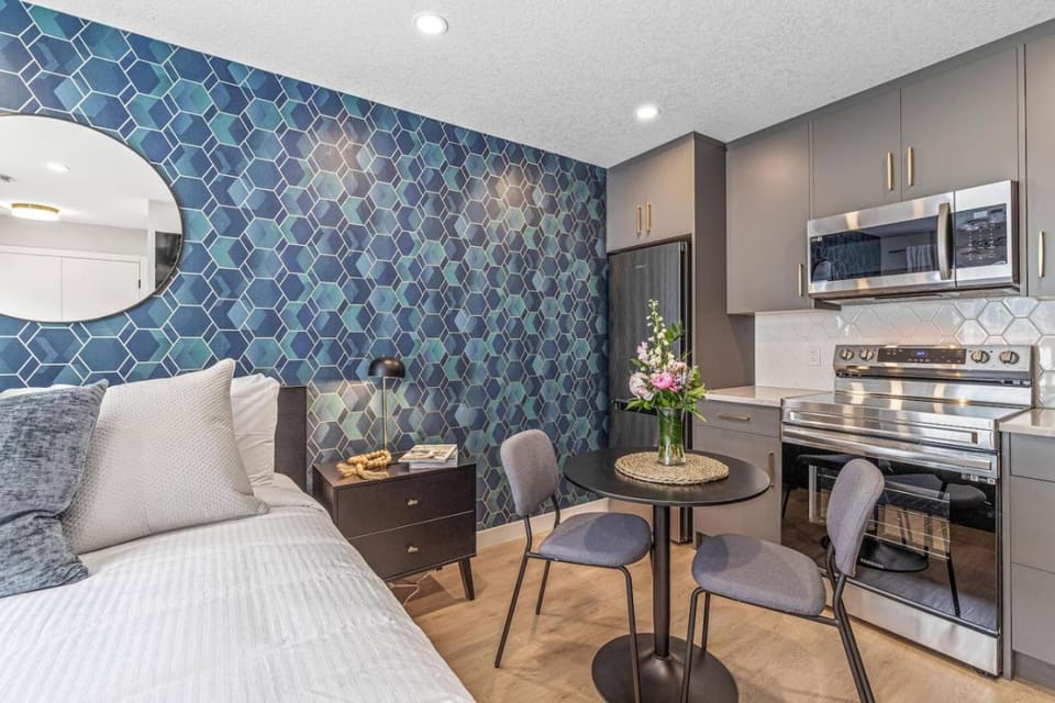 Bed, Seating area, microwave, oven, stove