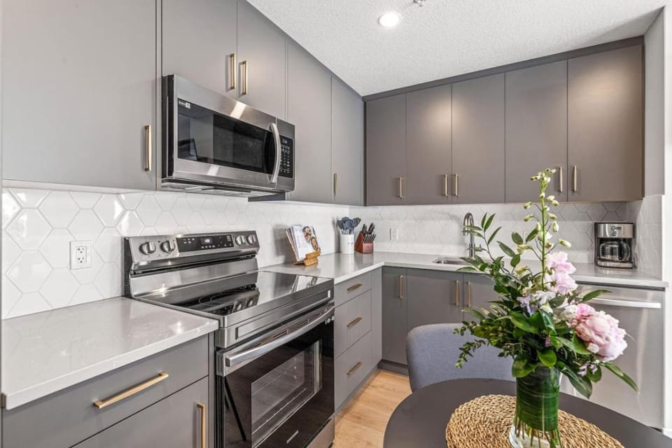 microwave, oven, stove, kitchen