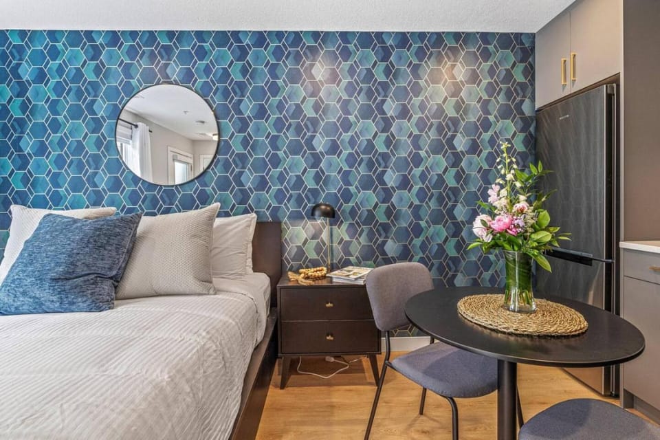 Bed, Seating area