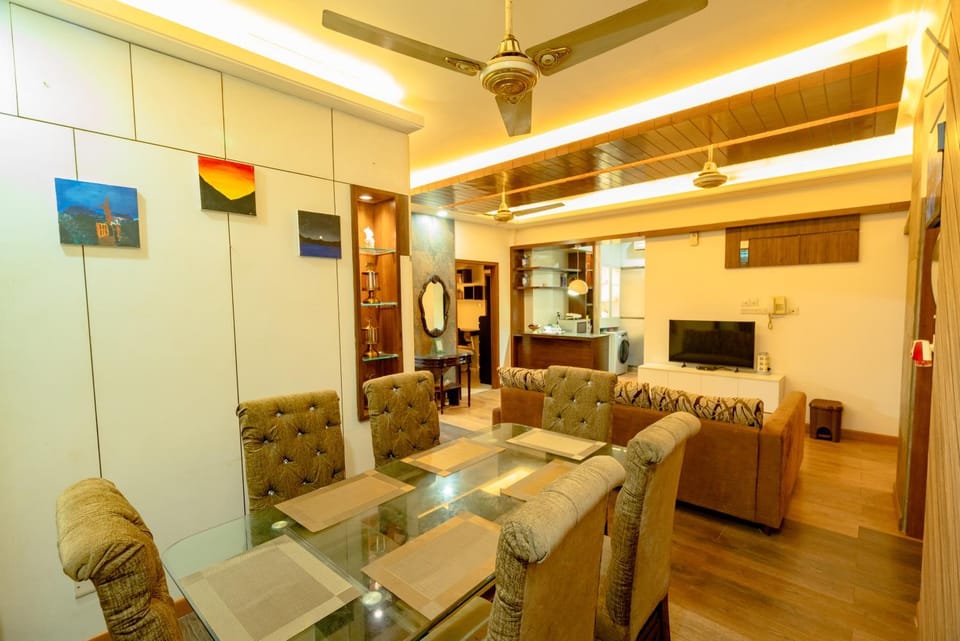 Communal lounge/ TV room, TV and multimedia, Living room, Seating area, Dining area, Evening entertainment, Dinner, Drinks, minibar, air conditioner