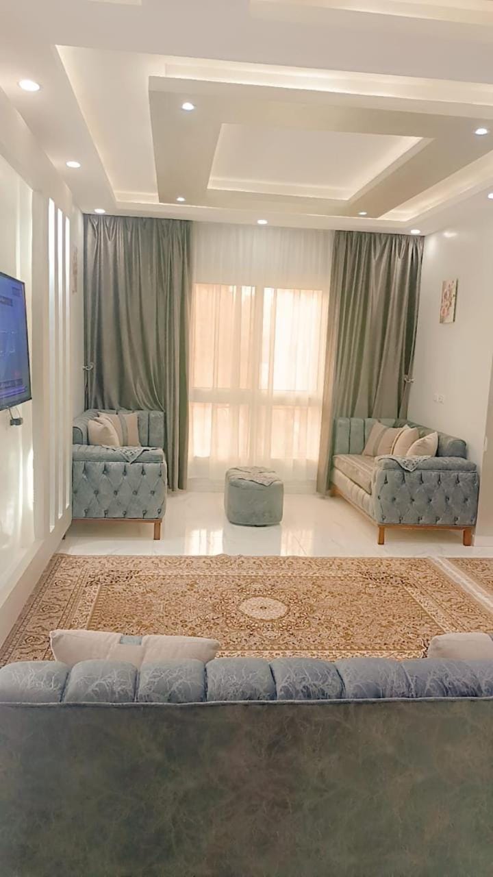 شقه كامله بفيلا فاخره الشيخ زايد بجوار مول مزار ومول اركان وممشى اهل زايد 3غرف وشرفه Apartment in Egypt