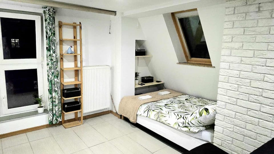 Bed, Guests