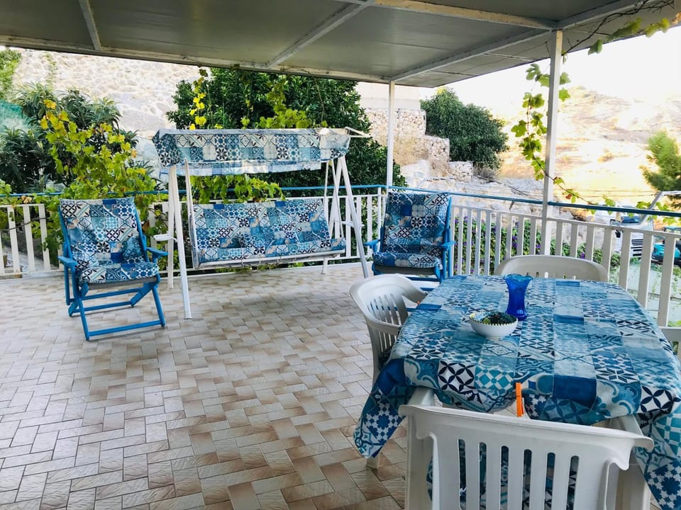 View (from property/room), Balcony/Terrace, Dining area, Garden view