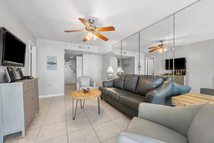 Phoenix III 3025 by Youngs Suncoast Apartment in Orange Beach