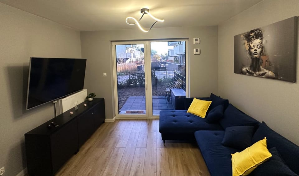 Communal lounge/ TV room, Garden, TV and multimedia, Seating area