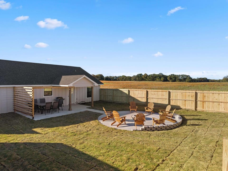 Patio, BBQ facilities, Garden, fireplace, sunbed