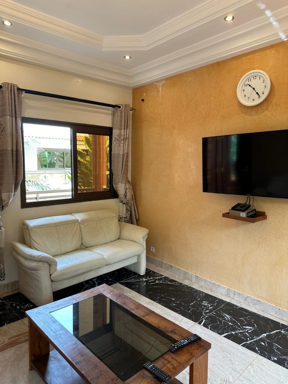 TV and multimedia, Living room, Seating area, Evening entertainment