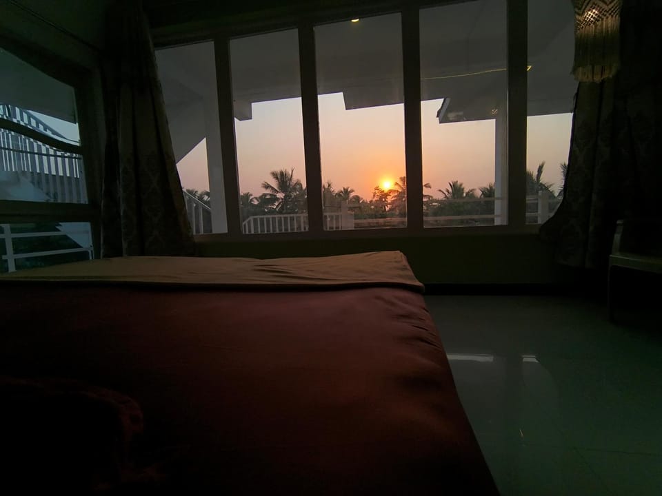 Bed, View (from property/room), Balcony/Terrace, Photo of the whole room, Bedroom, Sunset
