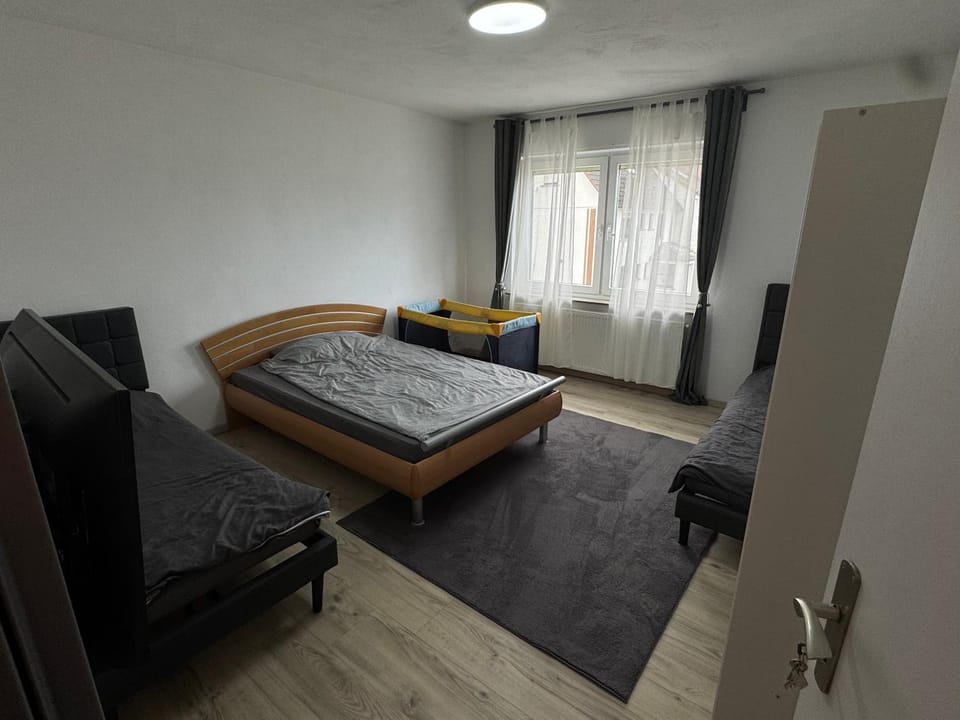 Ganze Wohnung mit großem Parkplatz-Nähe A3 Apartment in Rhineland-Palatinate