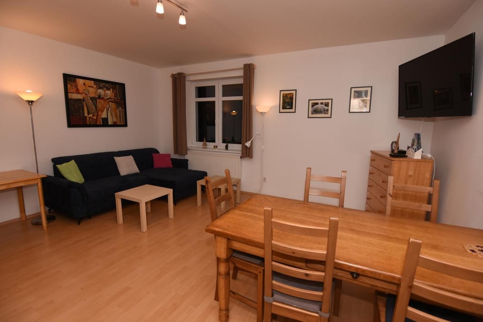 Communal lounge/ TV room, TV and multimedia, Living room, Seating area