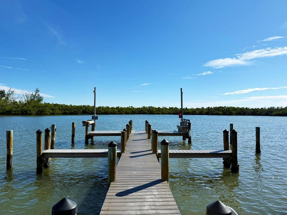 Sea Oats by the Bay – Pool, Beach & Boat Slips Apartment in Manasota Key