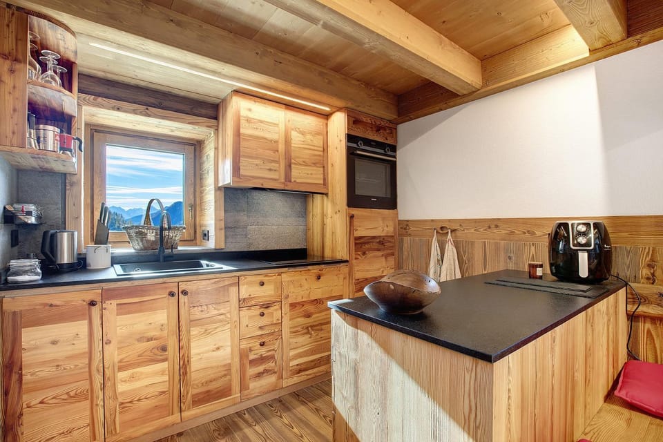 Kitchen or kitchenette, Living room